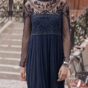 Sundance Midnight Blue Lace Sleeve Dress
Size 12 NWT